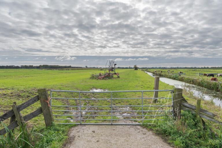 Landbouwwerktuig in polder