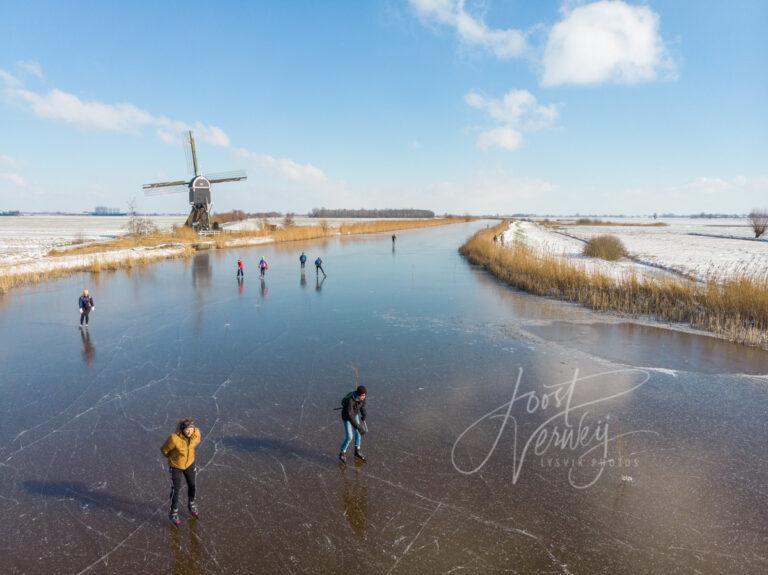 Luchtfoto schaatstocht op natuurijs