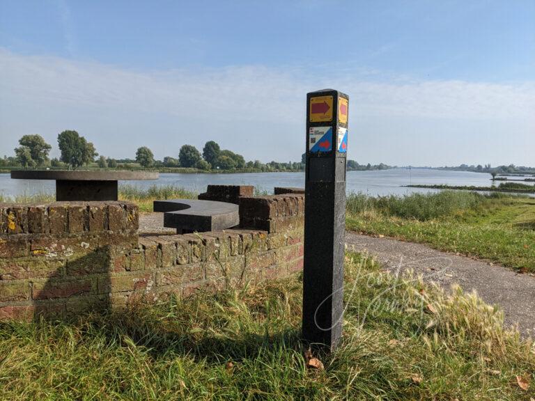 Routepaal in wandelnetwerk