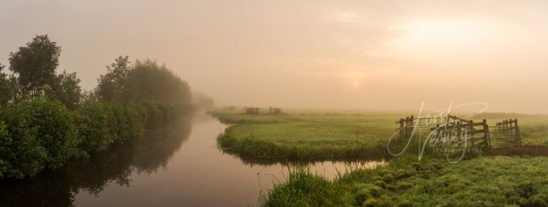 Panorama Donkse Laagten in de mist