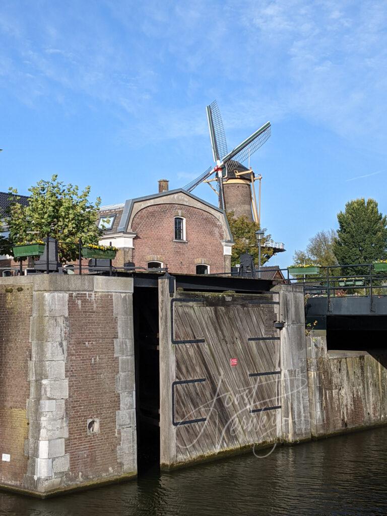 Sluis in de Linge bij de Korenbrug