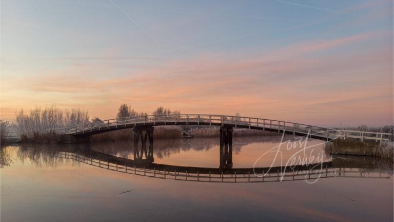 Luchtfoto Zijdebrug in winters landschap