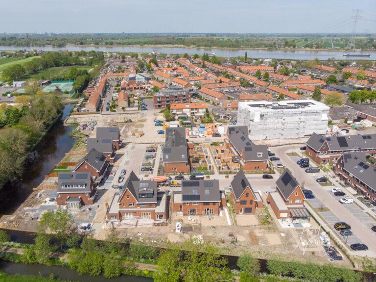 Luchtfoto dorp Nieuw-Lekkerland D2205041474