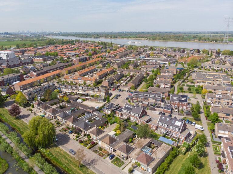 Luchtfoto Nieuw-Lekkerland D2205041485