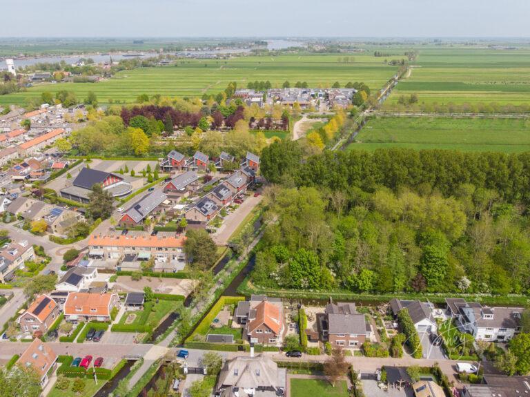 Luchtfoto dorp Nieuw-Lekkerland D2205041500