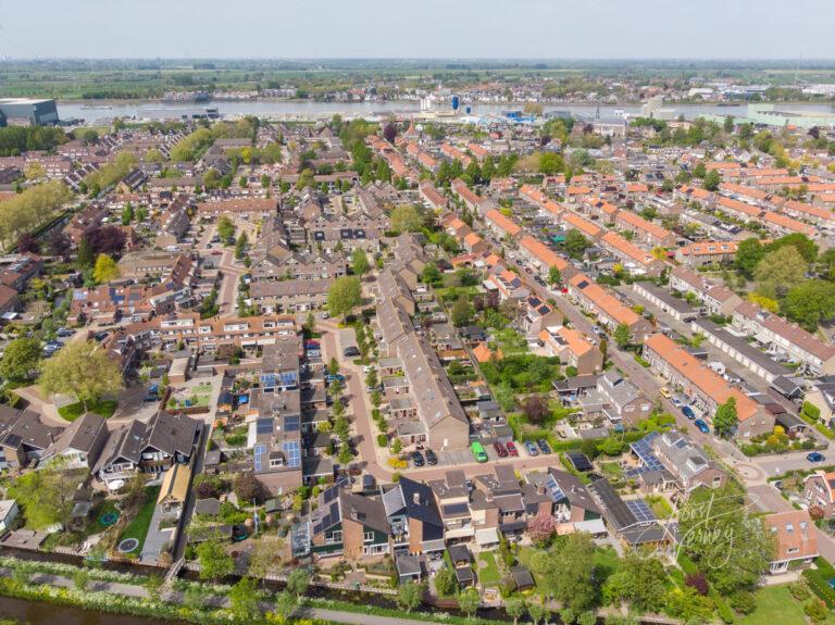 Luchtfoto dorp Nieuw-Lekkerland D2205041503