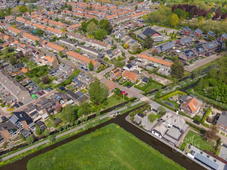 Luchtfoto dorp Nieuw-Lekkerland D2205041507