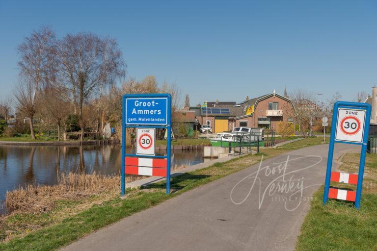 Plaatsnaambord Groot-Ammers met Gelkenes D81012620