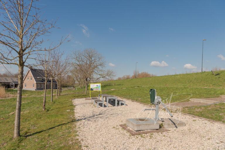 Rustpunt bij waterontspanner in Lekdijk D81012684