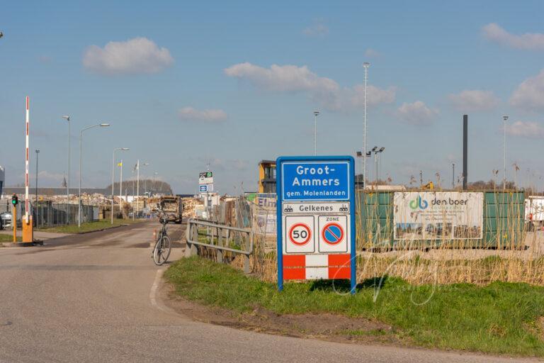 Plaatsnaambord Groot-Ammers met Gelkenes D81012686