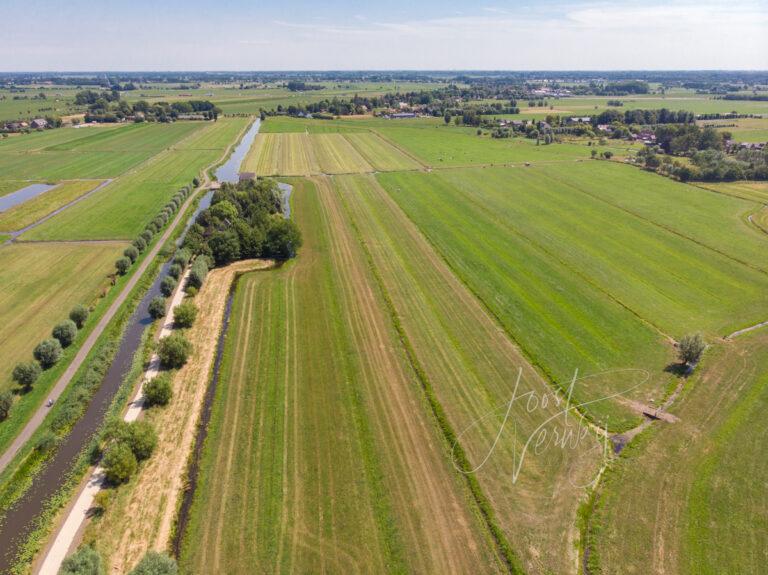 Luchtfoto MIddenweg bij Hoornaar D2207301588