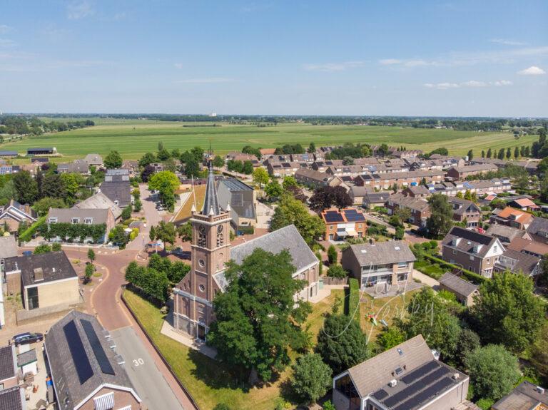 Luchtfoto kerk Hoogblokland D2207301597