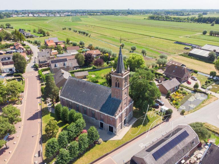 Luchtfoto kerk Hoogblokland D2207301603