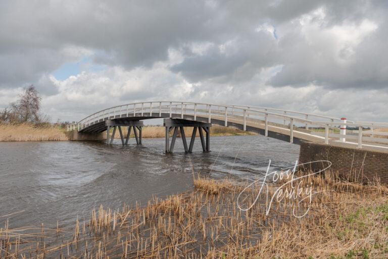 Voetgangers- en fietsbrug over het Groote of Achterwaterscha