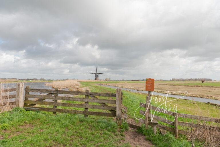 Wandelpad over boezemkade in Donkse Laagten