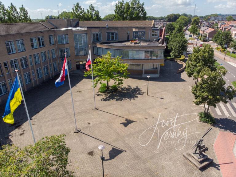 Luchtfoto gemeentehuis Hardinxveld-Giessendam