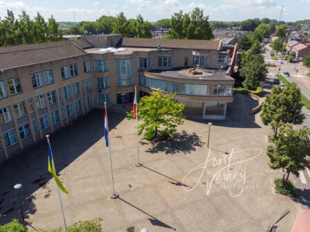 Luchtfoto gemeentehuis Hardinxveld-Giessendam