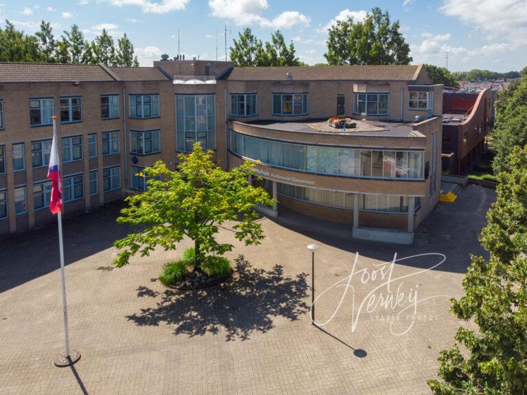 Luchtfoto gemeentehuis Hardinxveld-Giessendam