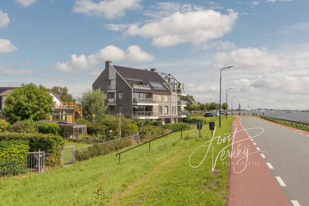 Appartementencomplex aan de buurt in Hardinxveld-Giessendam
