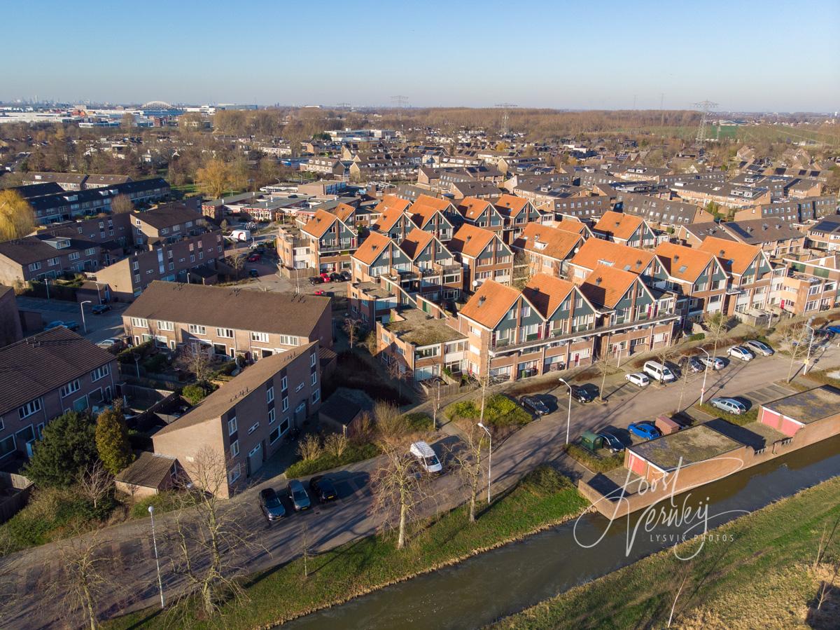 Luchtfoto woningen in Molenvliet oost