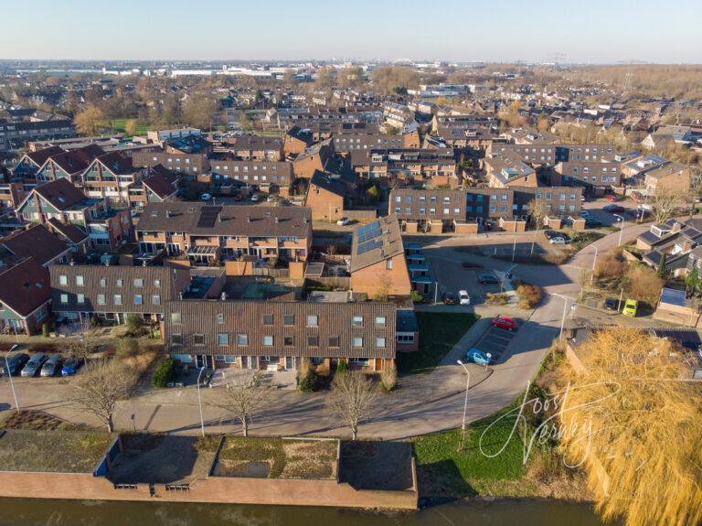 Luchtfoto woningen in Molenvliet oost