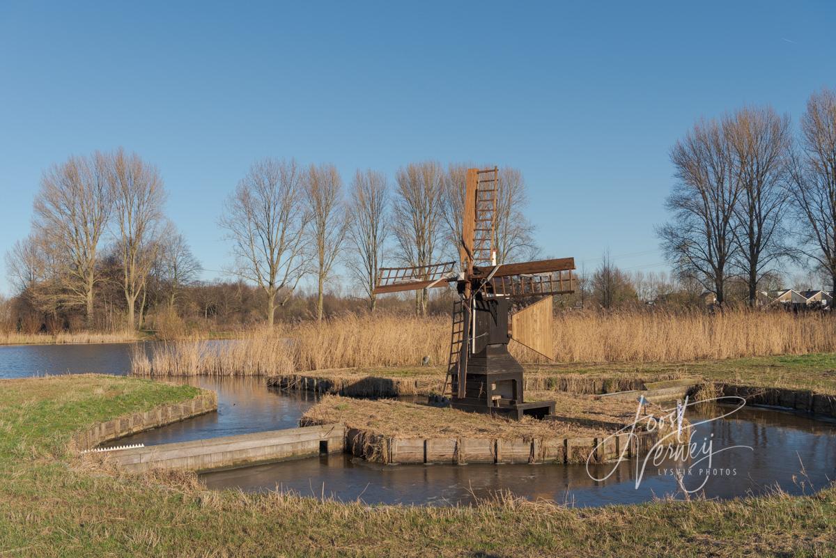 Kleine weidemolen bij Noordhoekse wiel