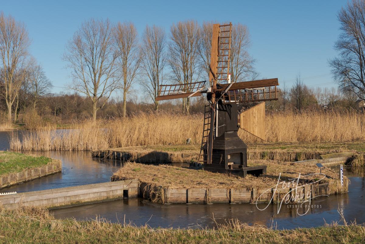 Kleine weidemolen bij Noordhoekse wiel