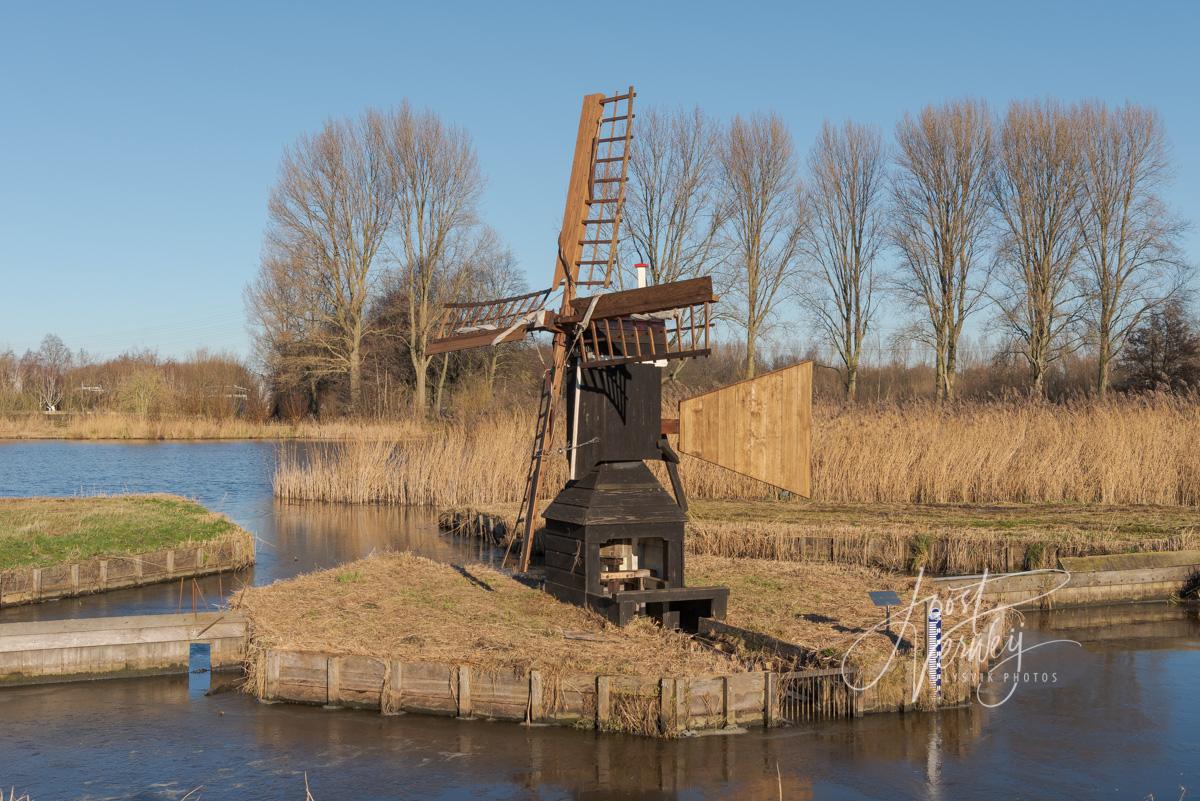 Kleine weidemolen bij Noordhoekse wiel