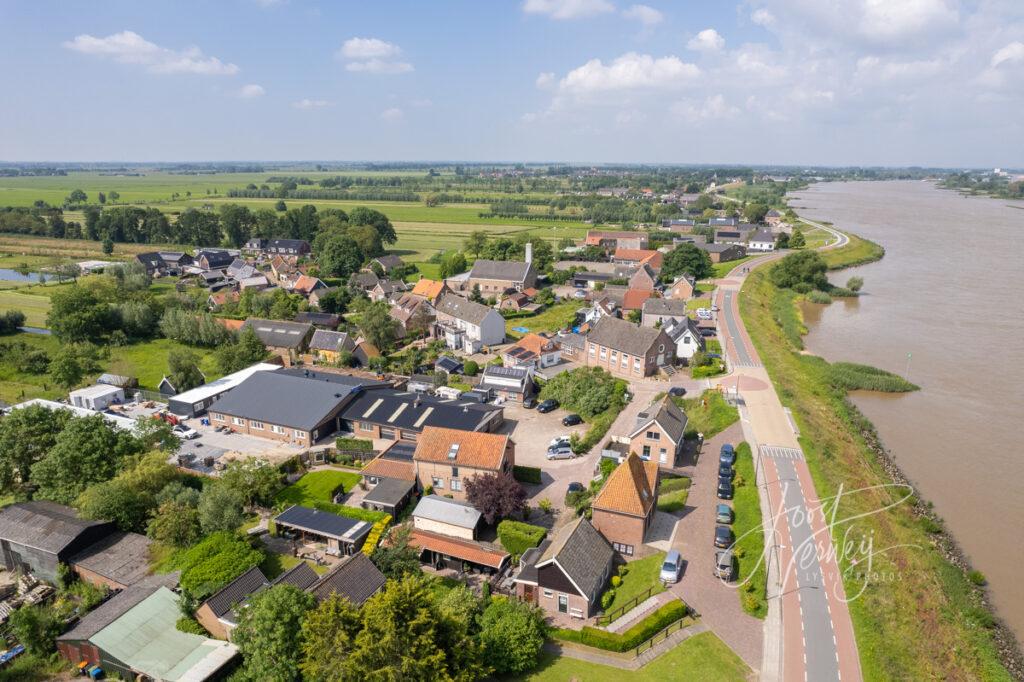 Luchtfoto buurtschap Waal