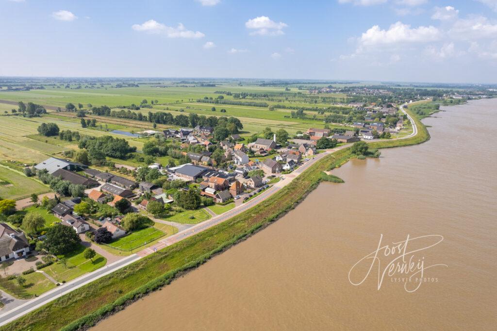 Luchtfoto buurtschap Waal