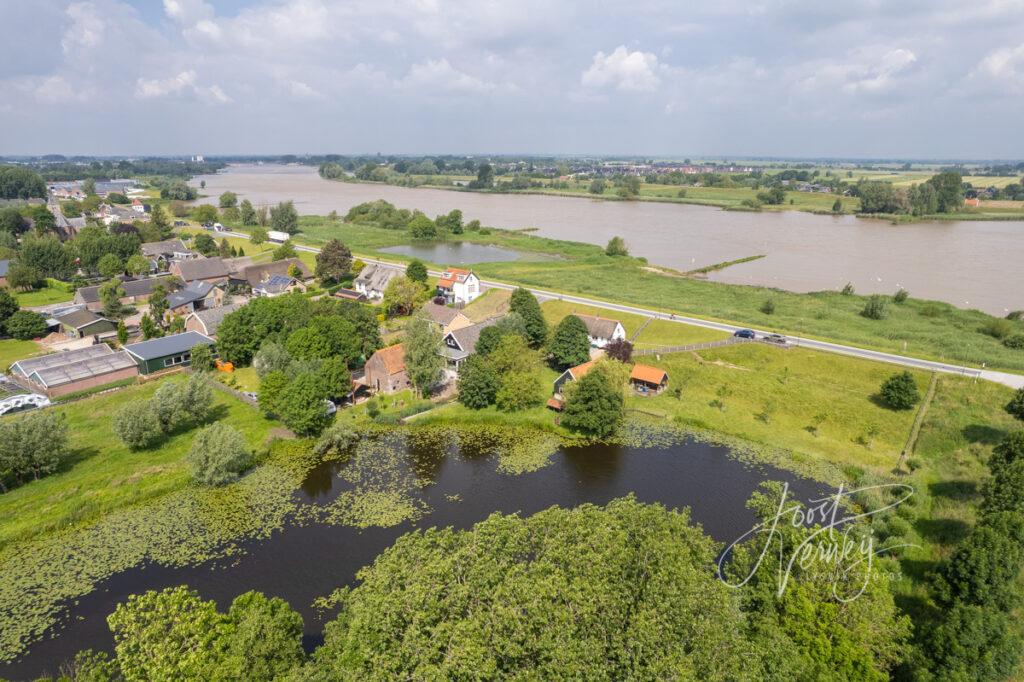 Luchtfoto van wiel bij Langerak