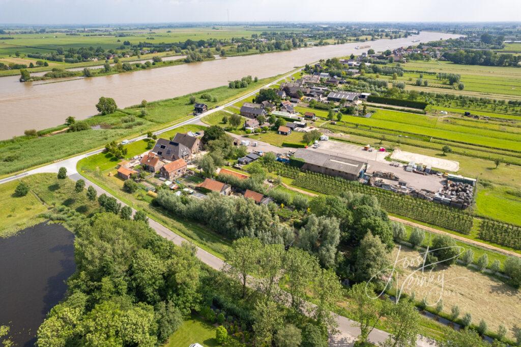 Luchtfoto van de Lekdijk bij Langerak