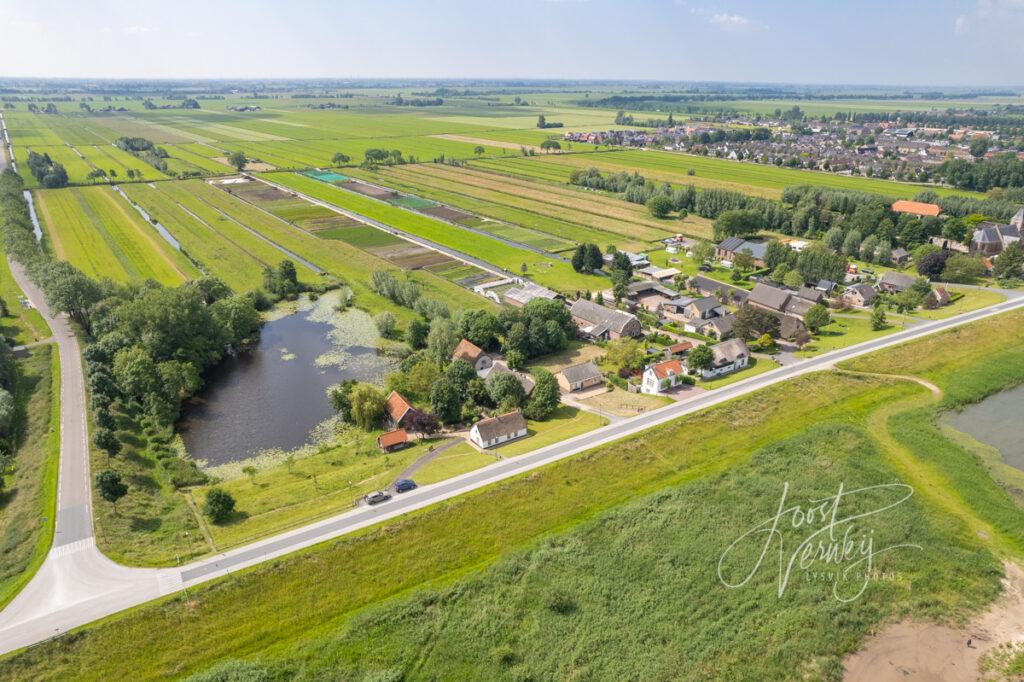 Luchtfoto van wiel bij Langerak