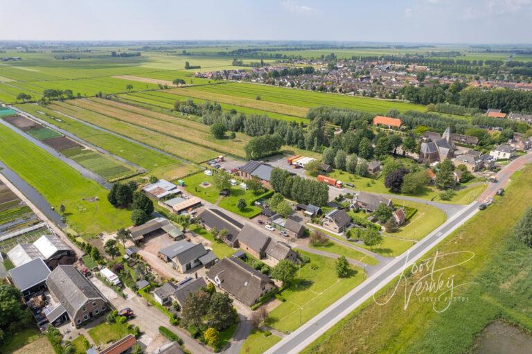 Luchtfoto Lekdijk met Kerk Langerak