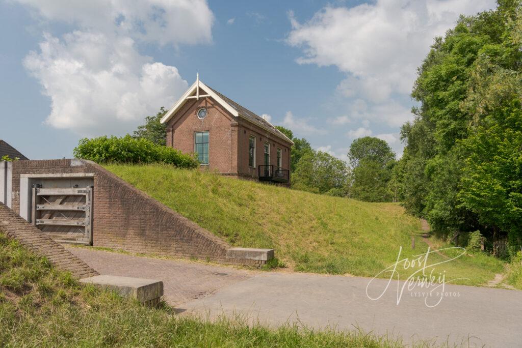 Het veerhuis achter de stadswal in Nieuwpoort