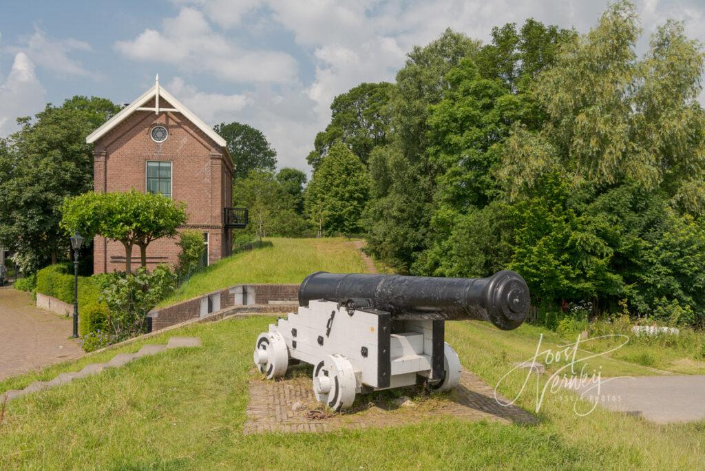 Kanon bij Veerhuis op stadswal Nieuwpoort